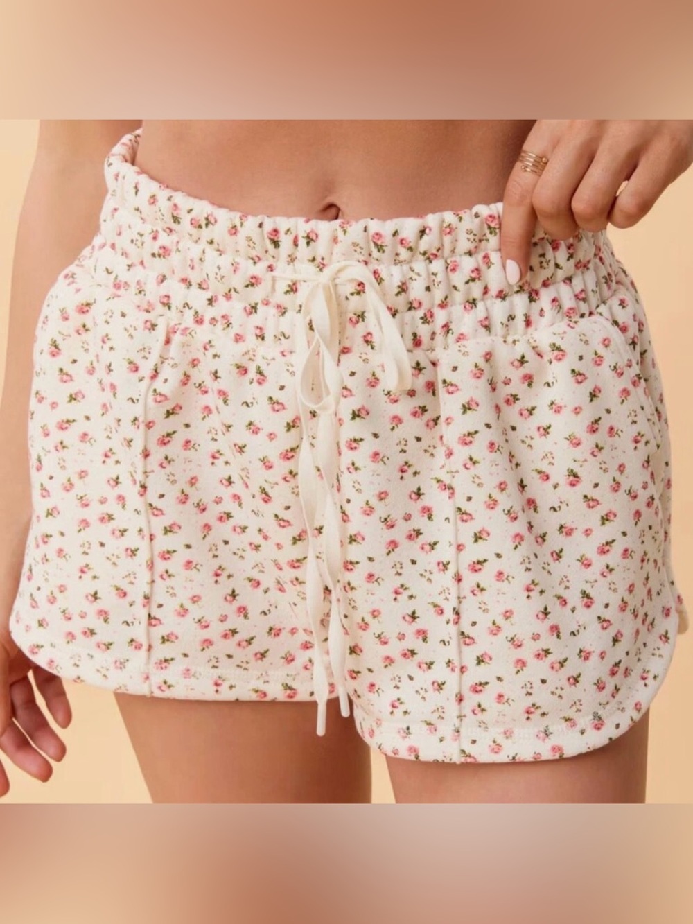 Blogilates - Women's Marshmallow Dolphin Shorts - Cream Floral | Size 1X